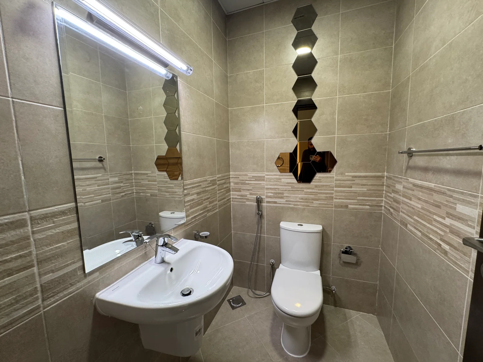 BRAND NEW 1BEDROOM FULLY FURNISHED WITH BALCONY