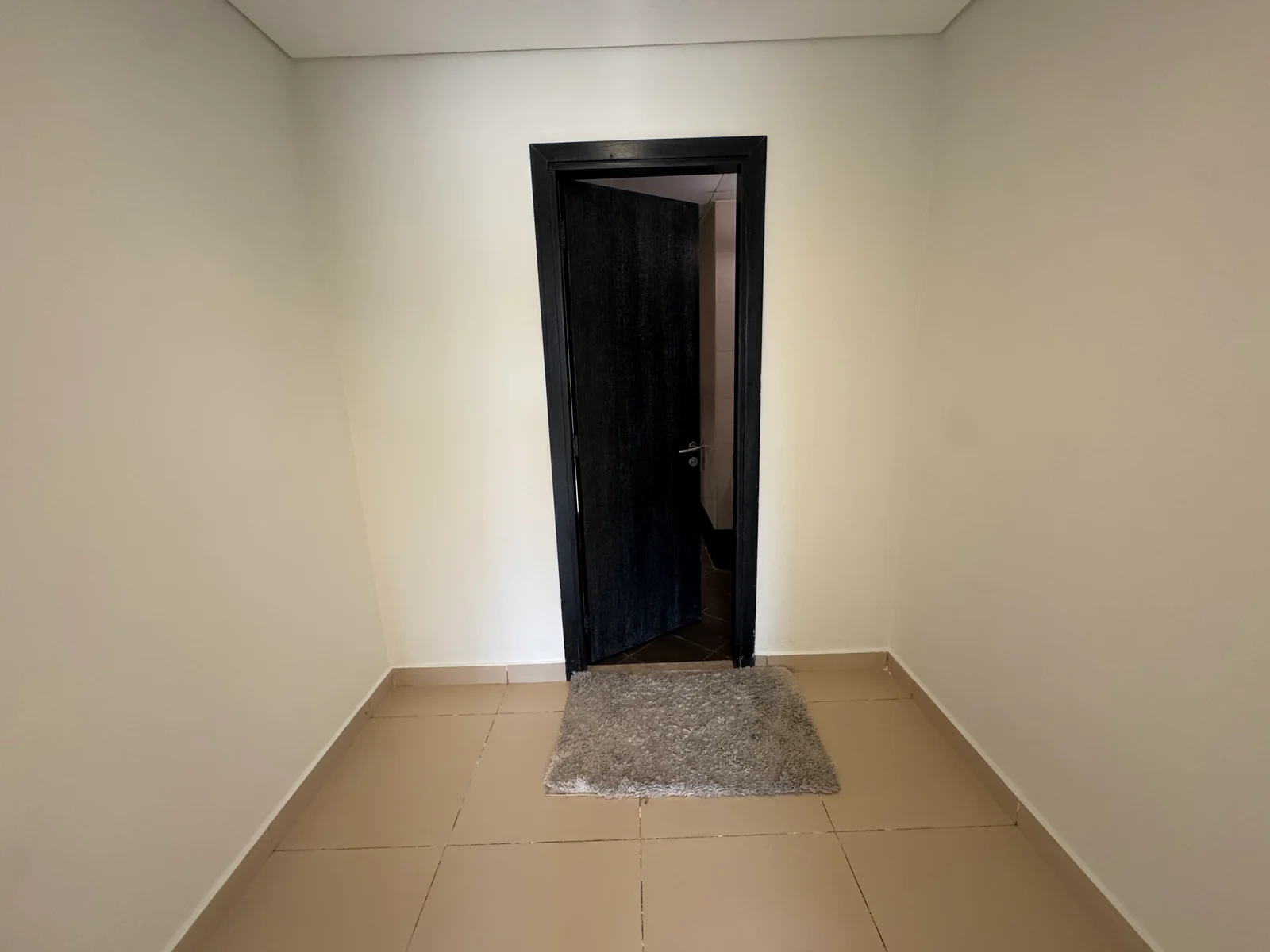 COZY 1 BEDROOM SEMI FURNISHED WITH BIG BALCONY