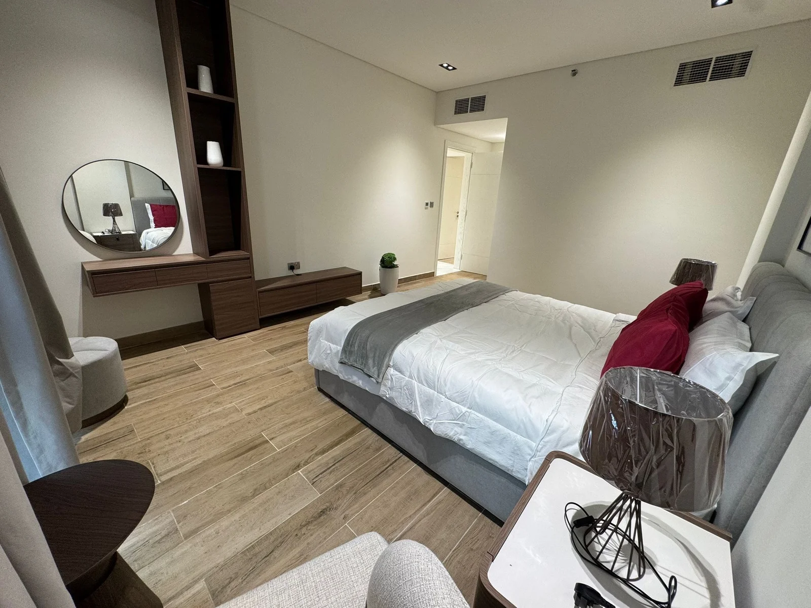 BRAND NEW 1 BEDROOM FULLY FURNISHED WITH BALCONY
