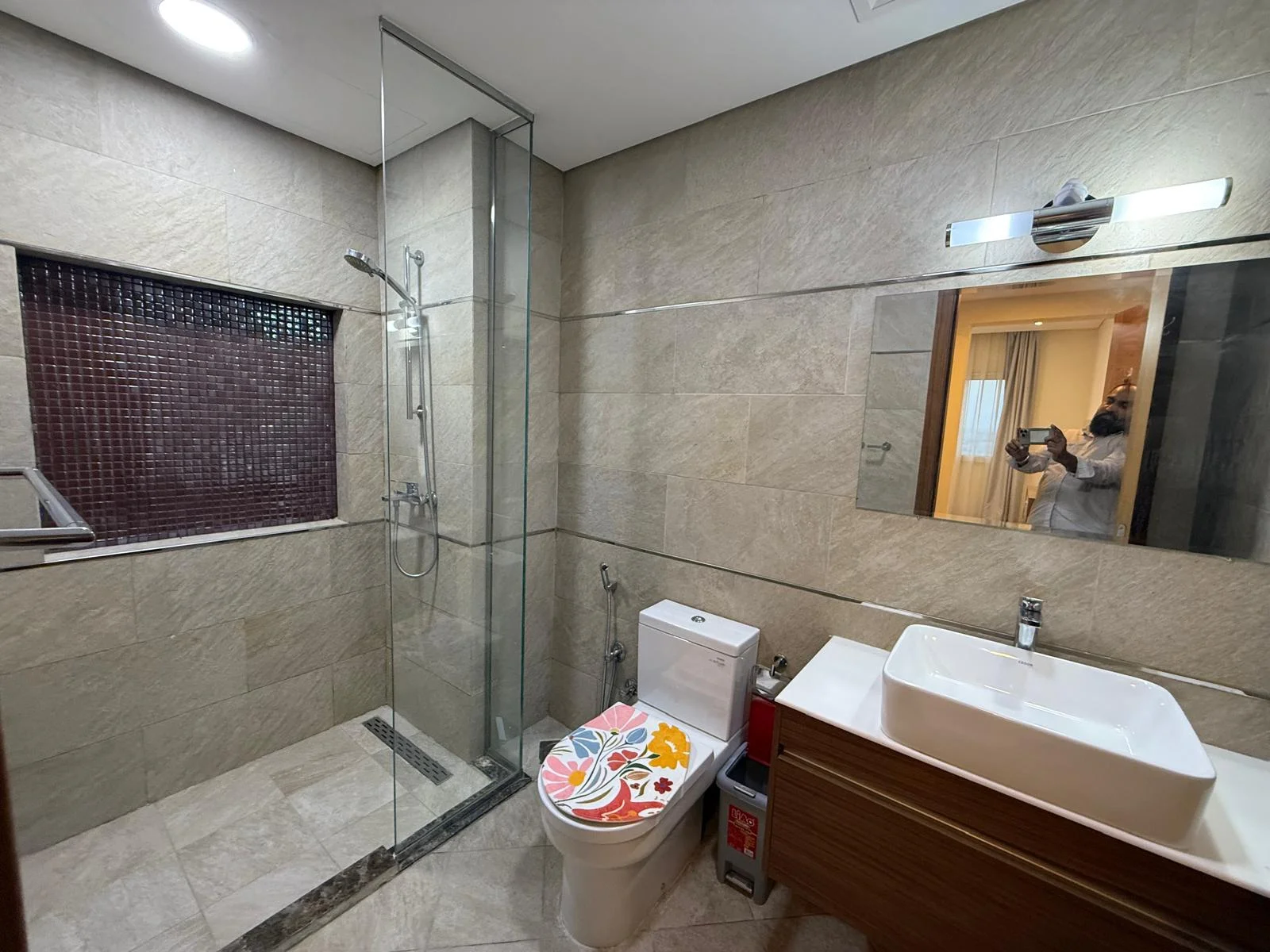 ELEGANT 1BEDROOM FULLY FURNISHED WITH BALCONY