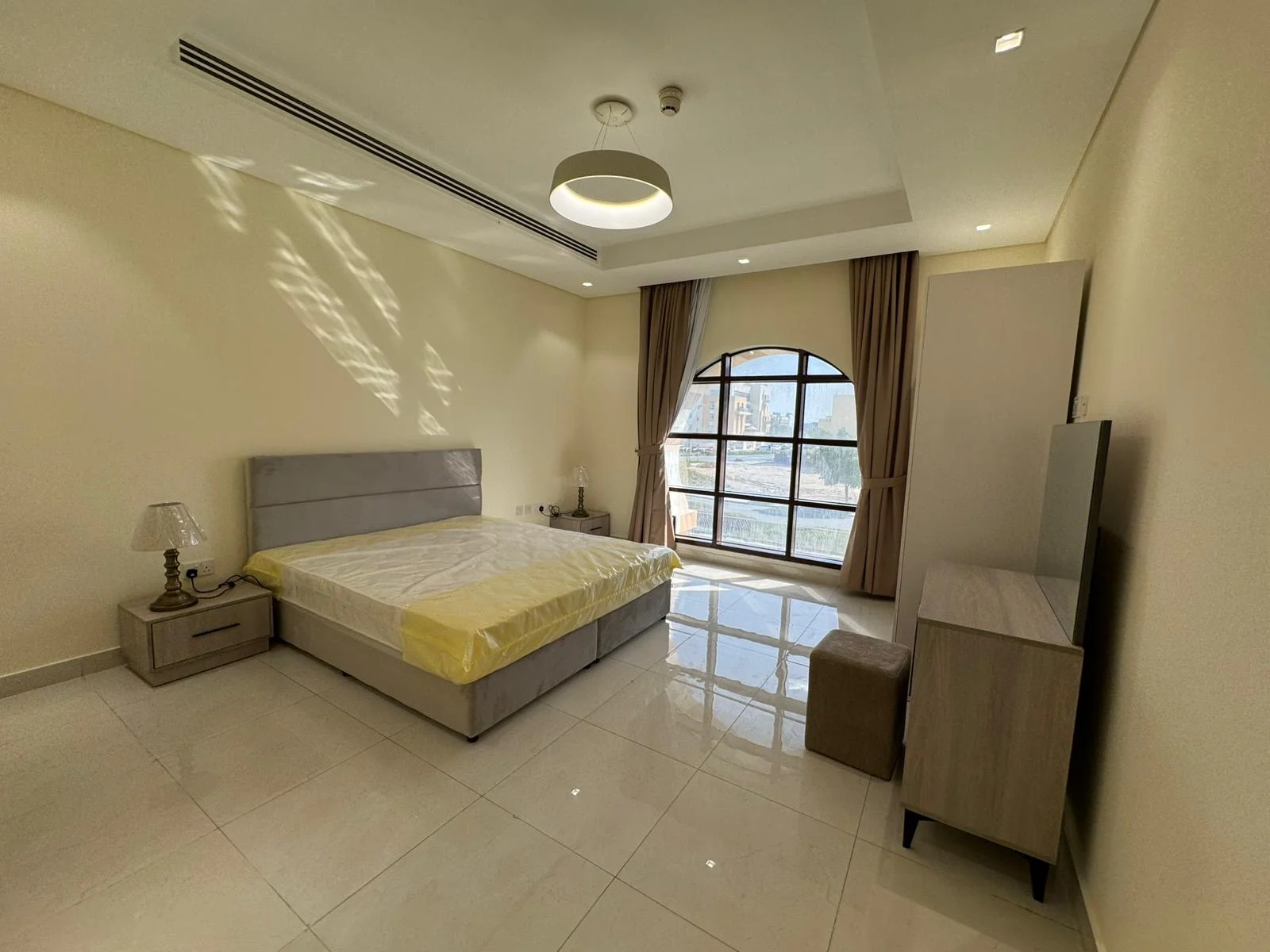 BRAND NEW 2 BEDROOM FULLY FURNISHED BIG LAYOUT