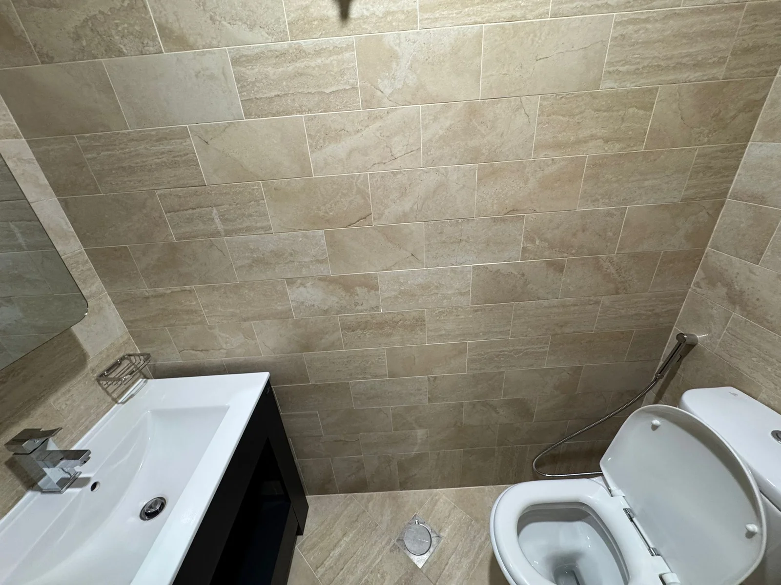 BRAND NEW 2+MAIDROOM WITH BILLS FULLY FURNISHED