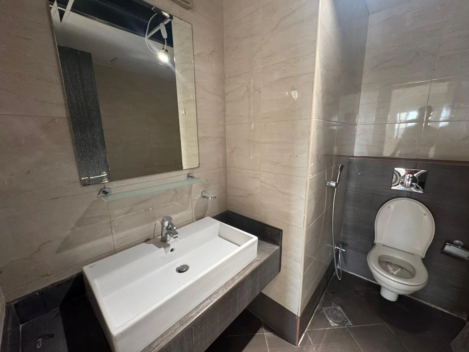 ELEGANT 1BHK SEMI FURNISHED WITH BALCONY APARTMENT