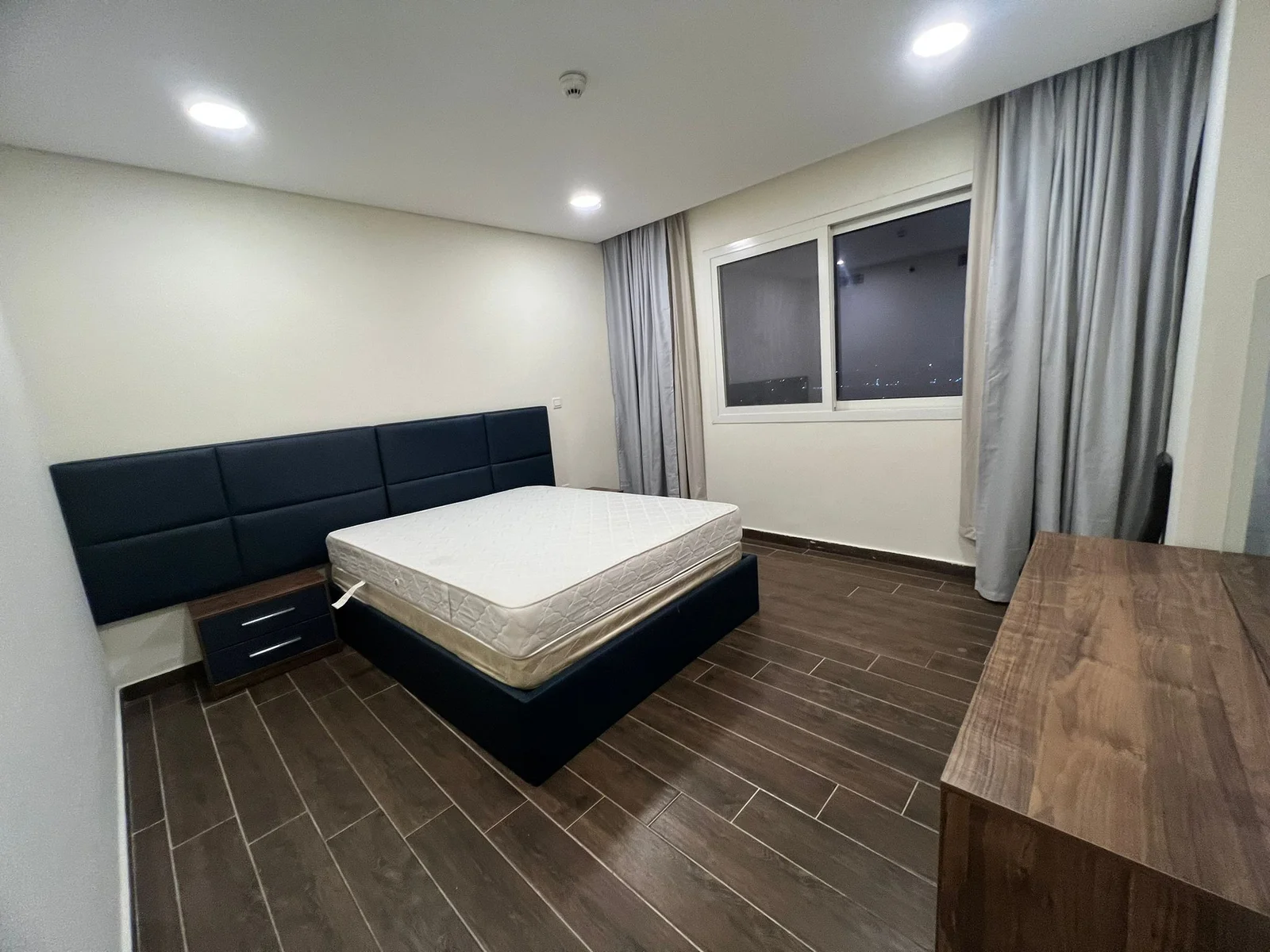 ELEGANT 2BEDROOM FULLY FURNISHED WITH BALCONY