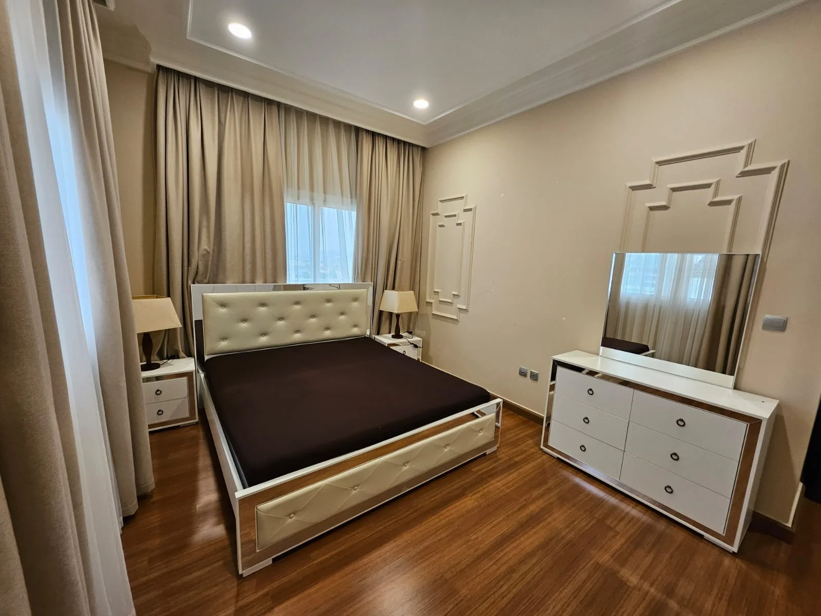 ELEGANT 2BHK FF SEE VEIW UPGRADED APARTMENT