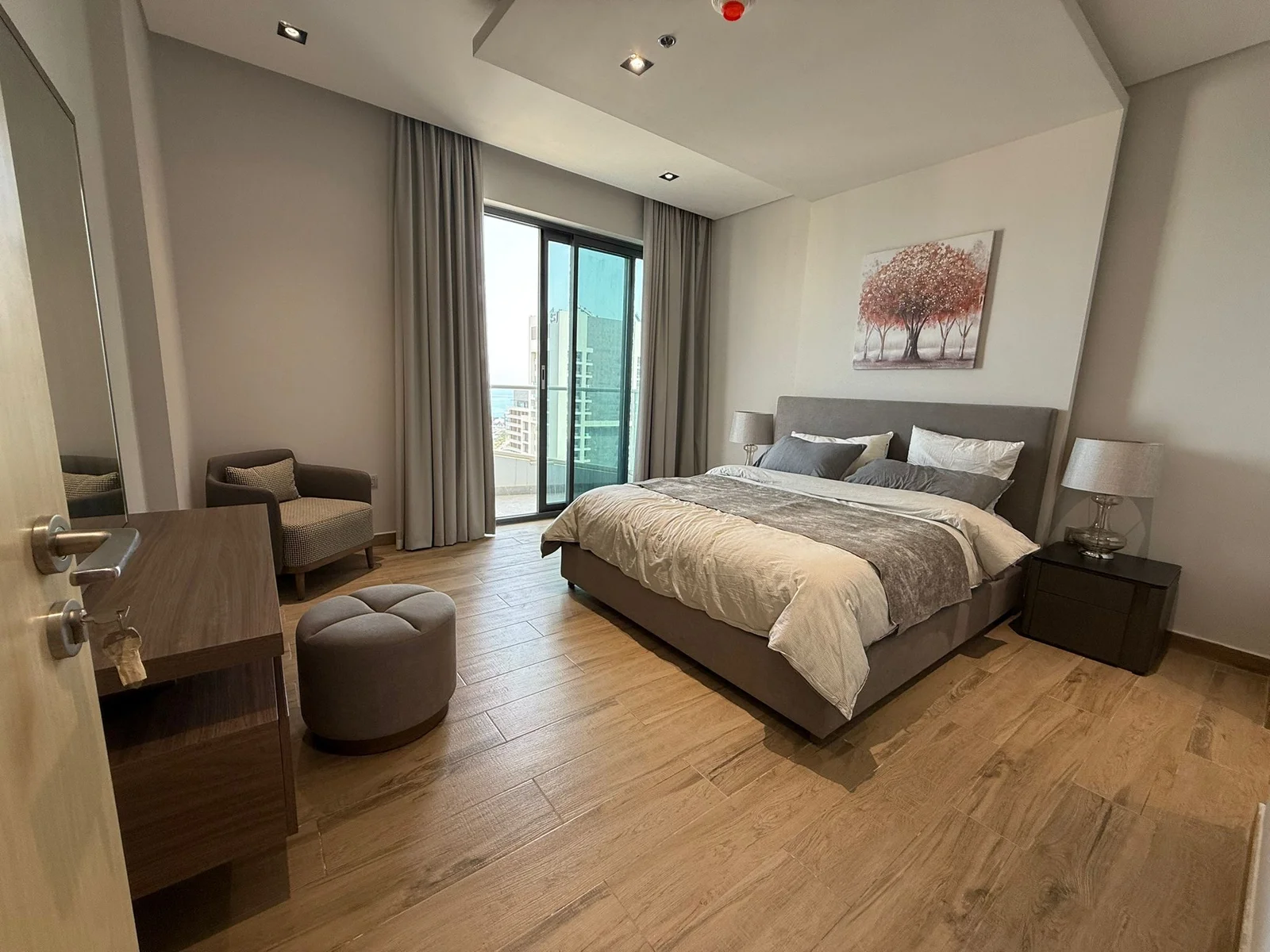 LUXURY SEE 1BEDROOM FULLY FURNISHED WITH BALCONY