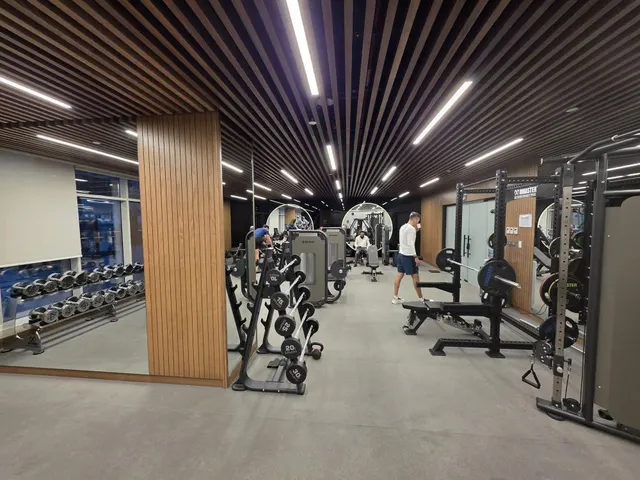LUXURY 1BEDROOM FULLY FURNISHED BRAND NEW HIGH END