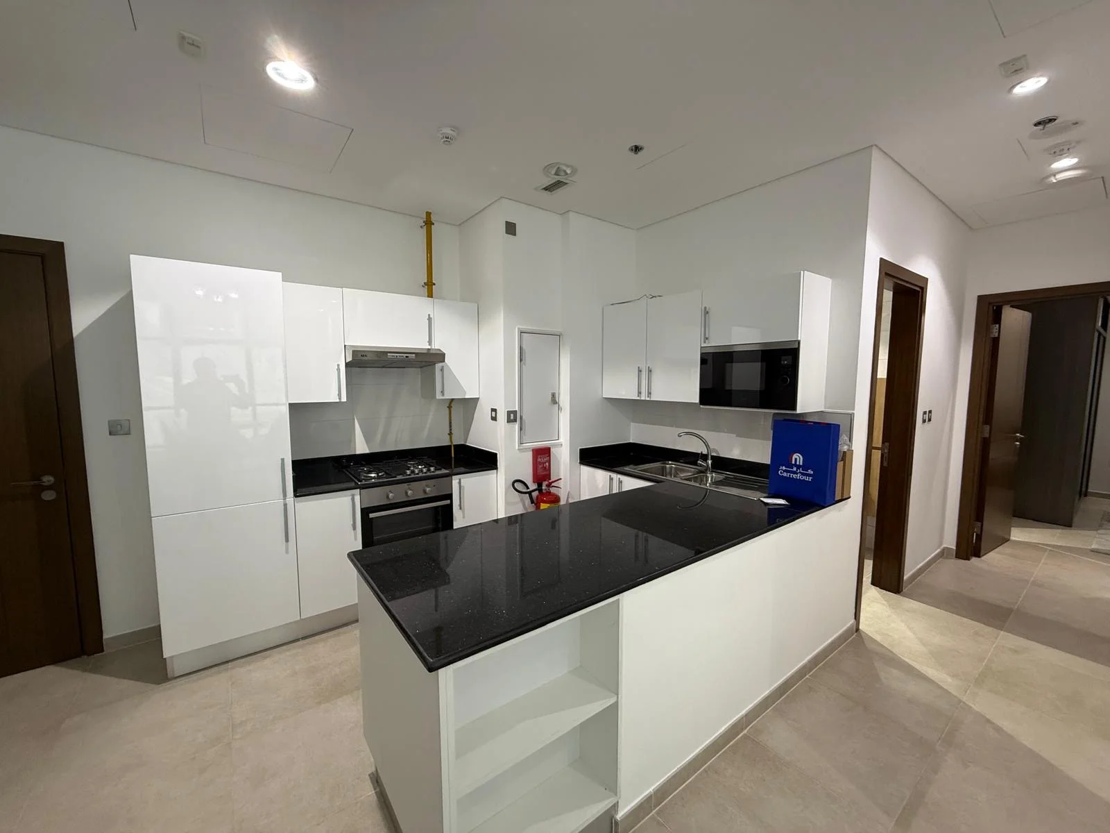 LUXURY 1BHK FF SEE VIEW MARINA WITH BALCONY 