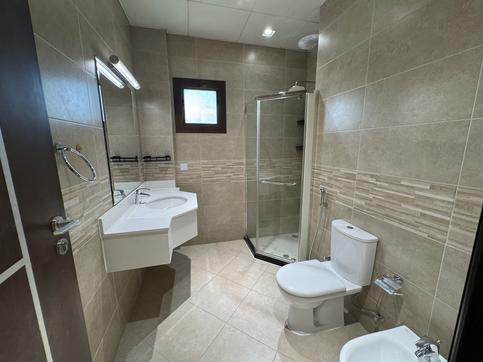 BRAND NEW 2BEDROOM FULLY FURNISHED WITH BALCONY