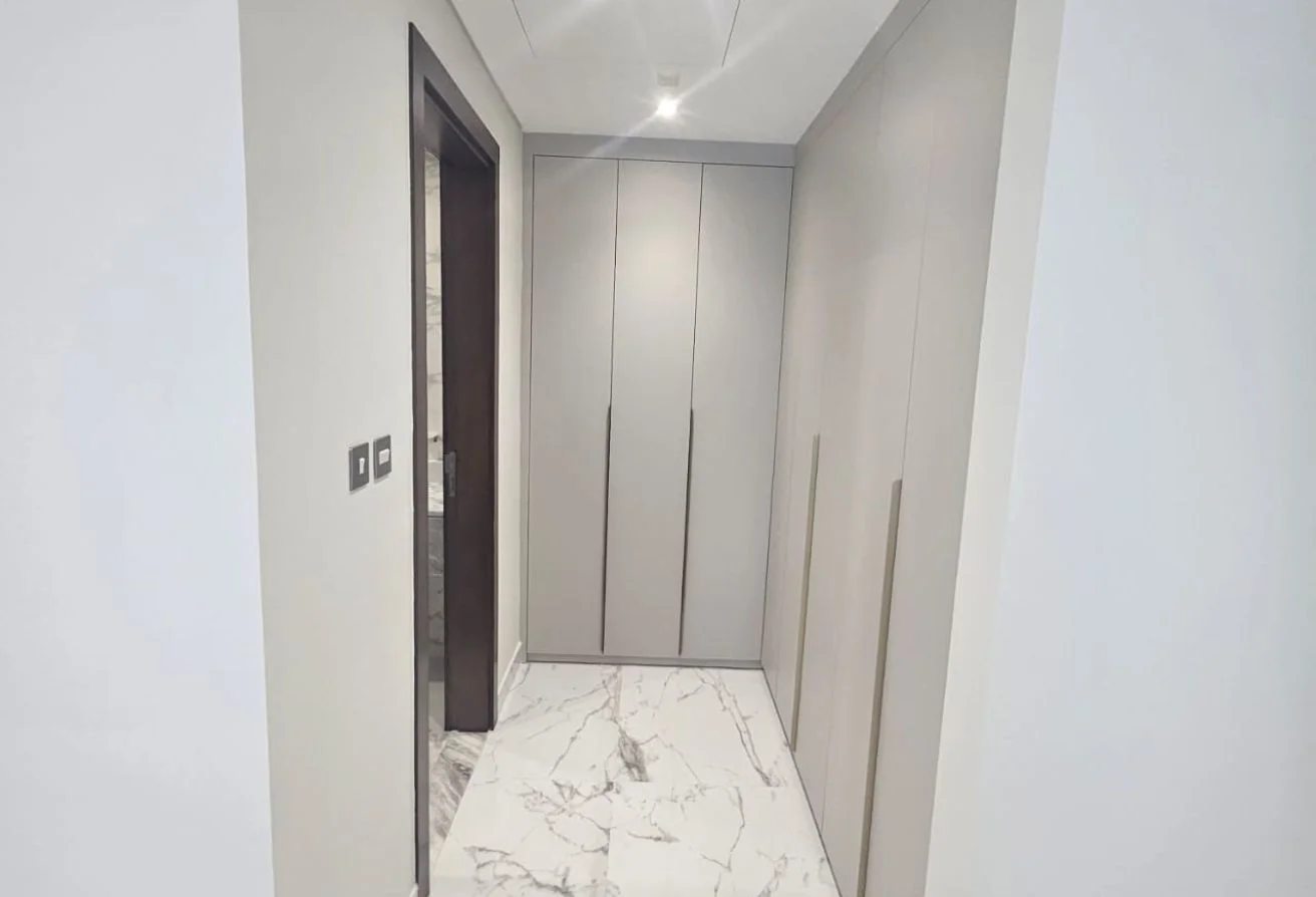 AMAZING 2 BHK FF 4 YRS PLAN MARINA VIEW BEST PRICE