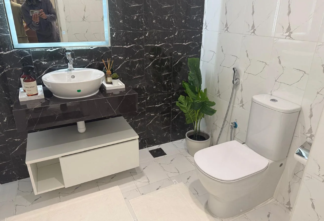 LUXURY 2 BHK BRAND NEW FULLY FURNISHED IN YASMEEN