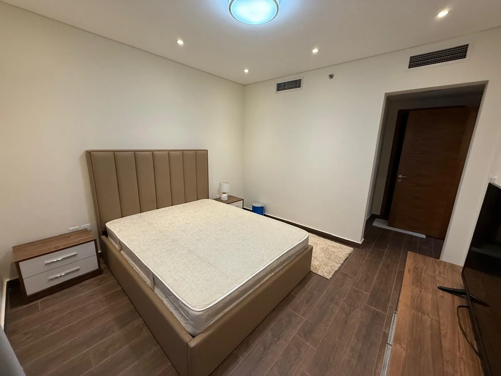 ELEGANT 1BEDROOM FULLY FURNISHED WITH BALCONY