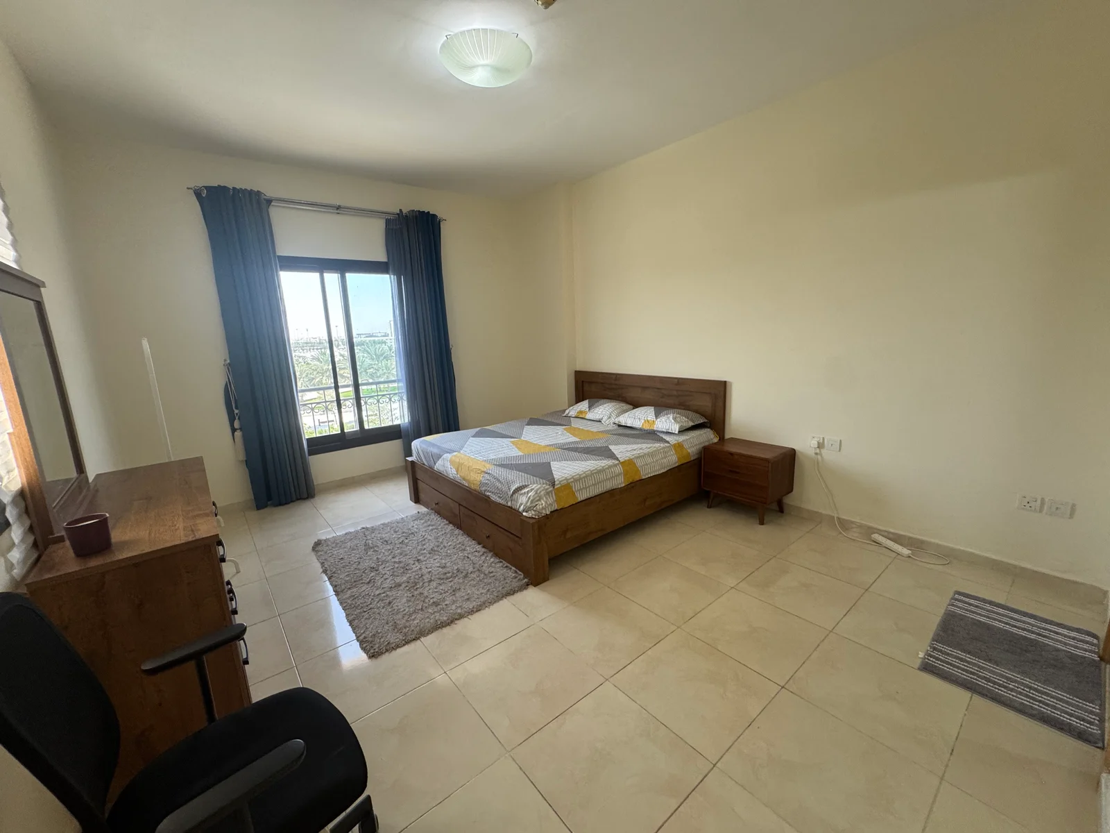 COZY 1 BEDROOM FULLY FURNISHED WITH BALCONY