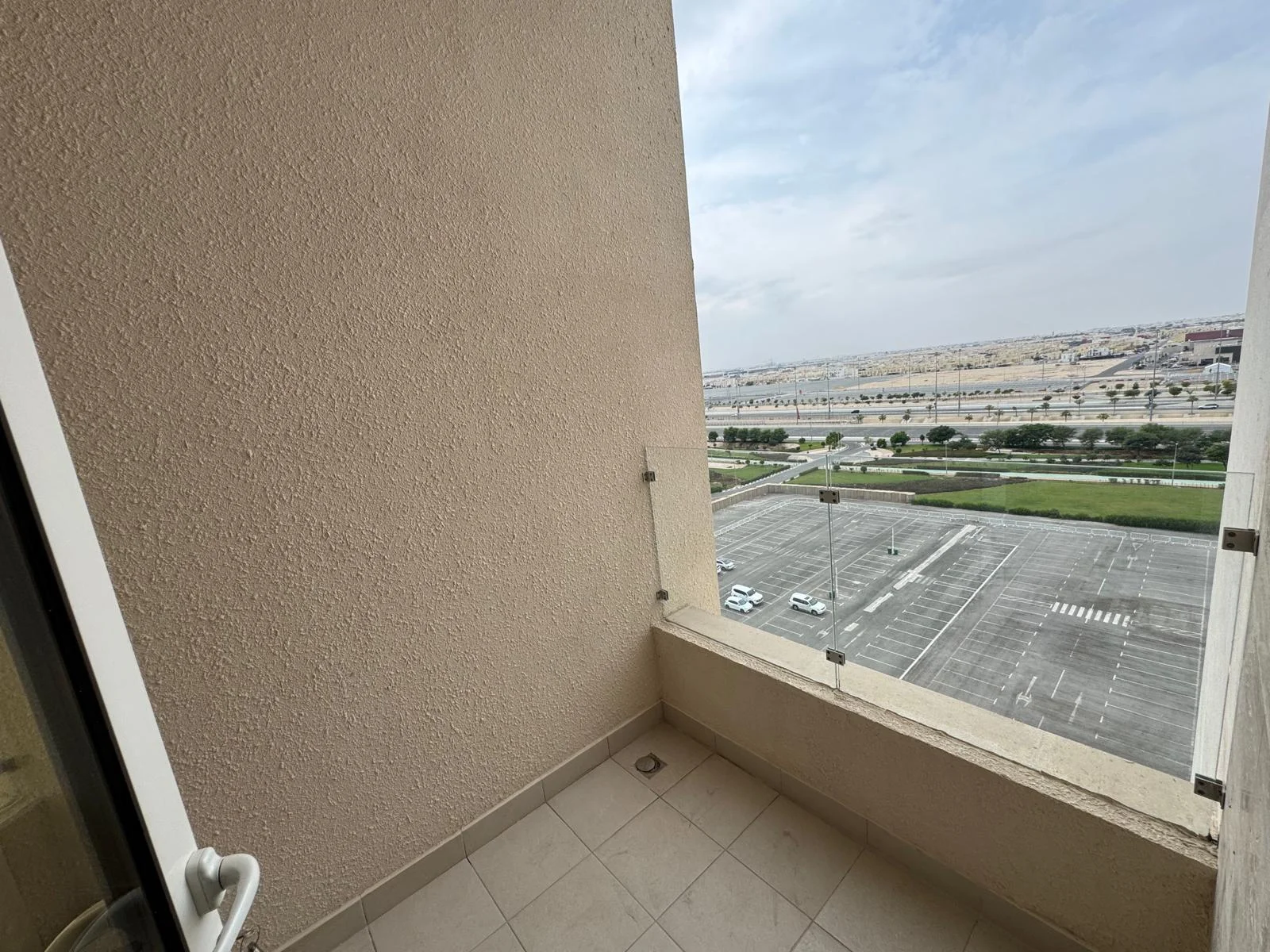 BRAND NEW 1BEDROOM FULLY FURNISHED WITH BALCONY