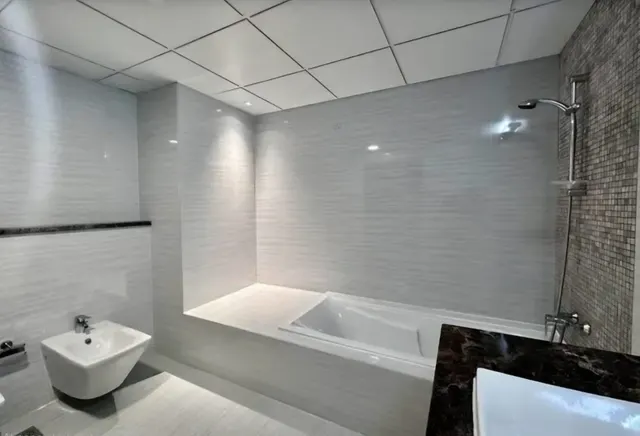 Semi-Furnished 2-bedroom apartment in Porto Arabia