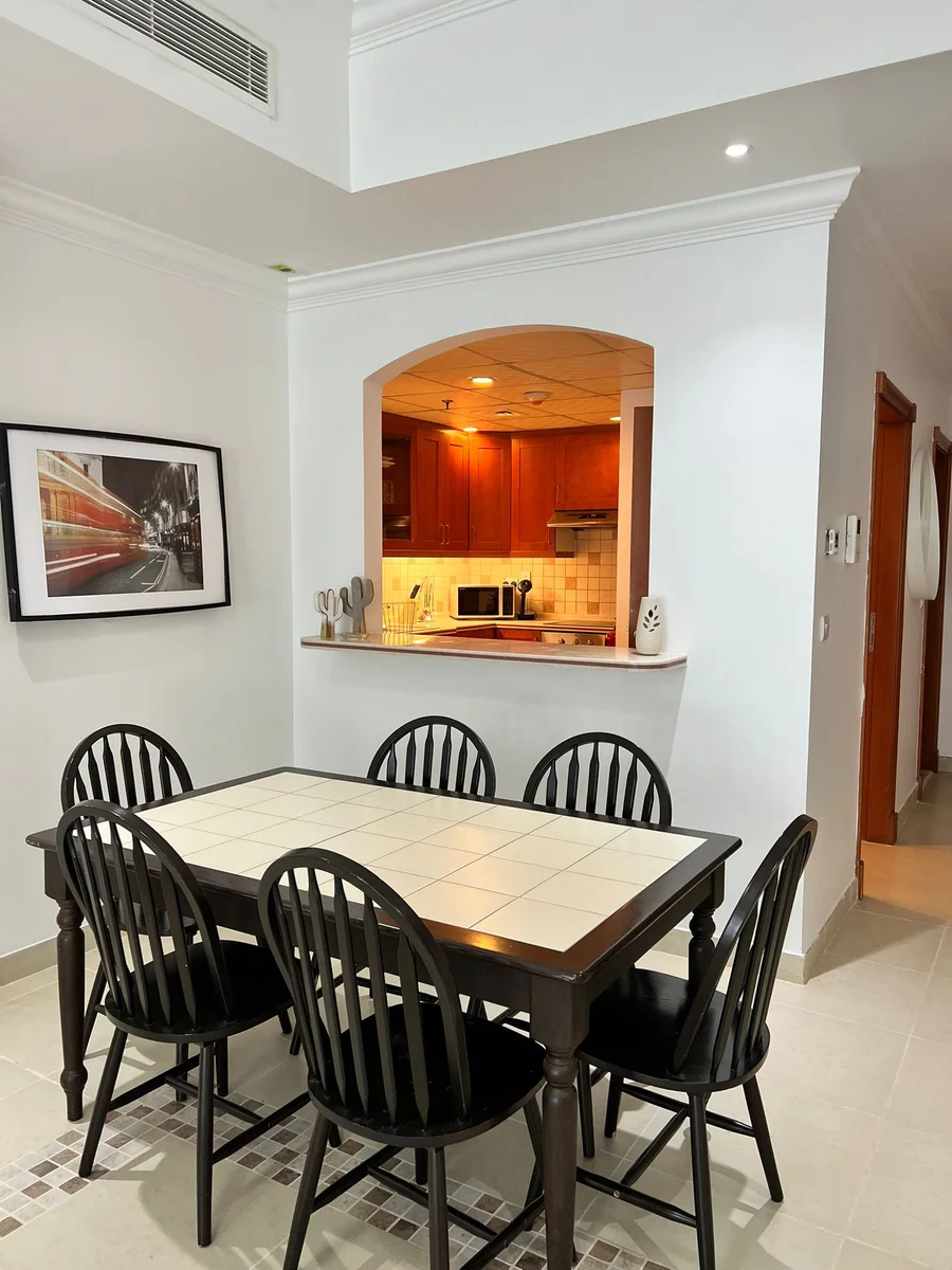 ELEGANT 1 BEDROOM FULLY FURNISHED WITH BALCONY