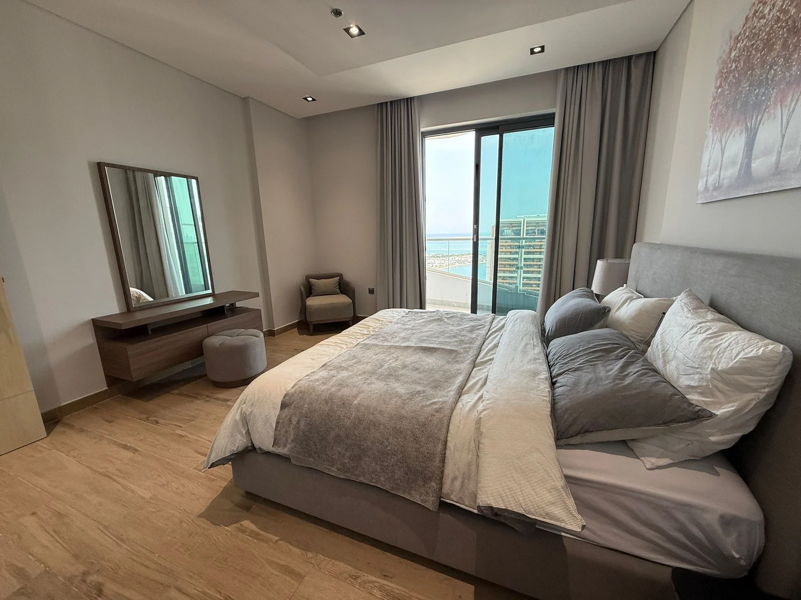 LUXURY SEE 1BEDROOM FULLY FURNISHED WITH BALCONY