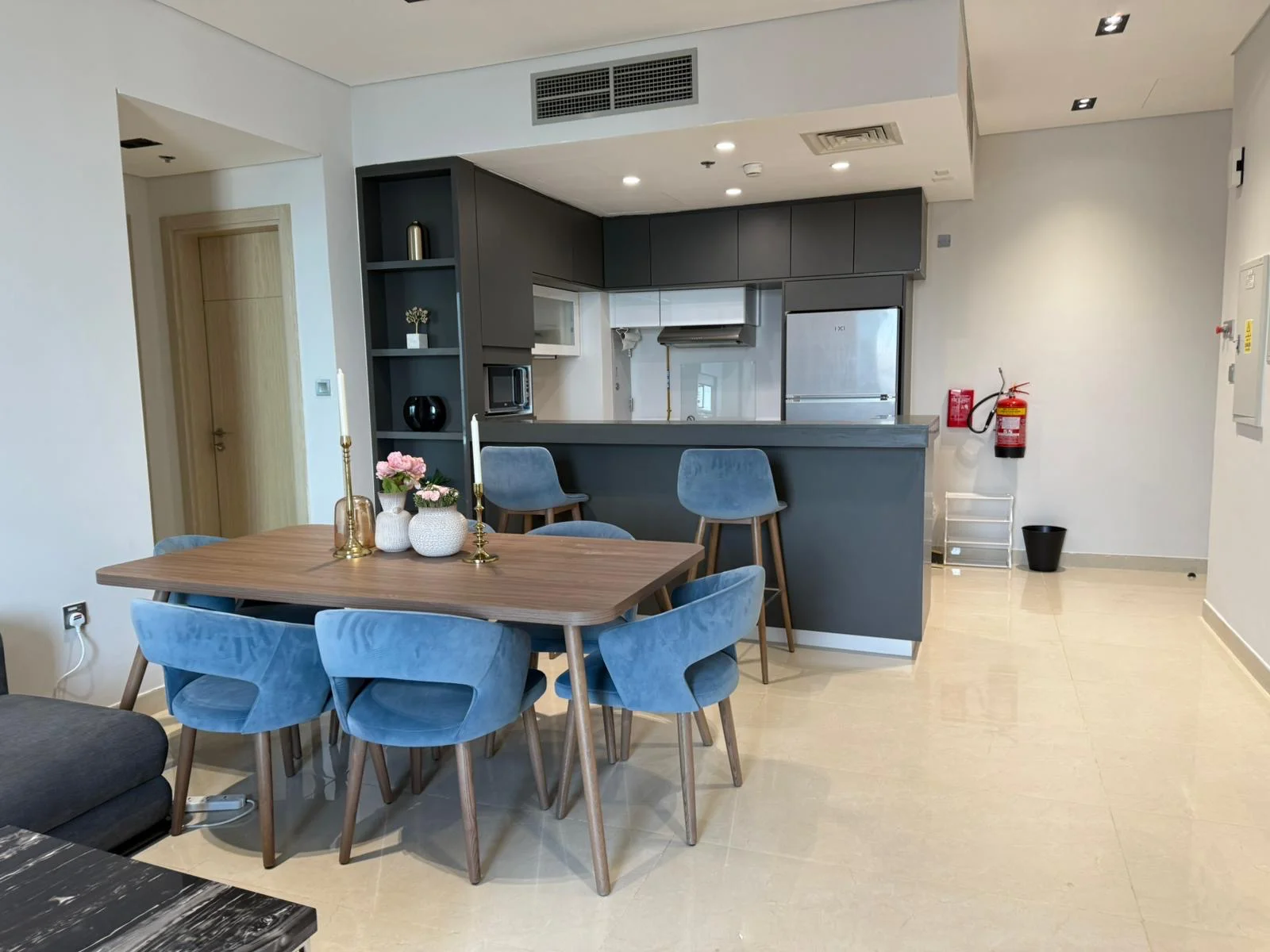 LUXURY SEE 1BEDROOM FULLY FURNISHED WITH BALCONY