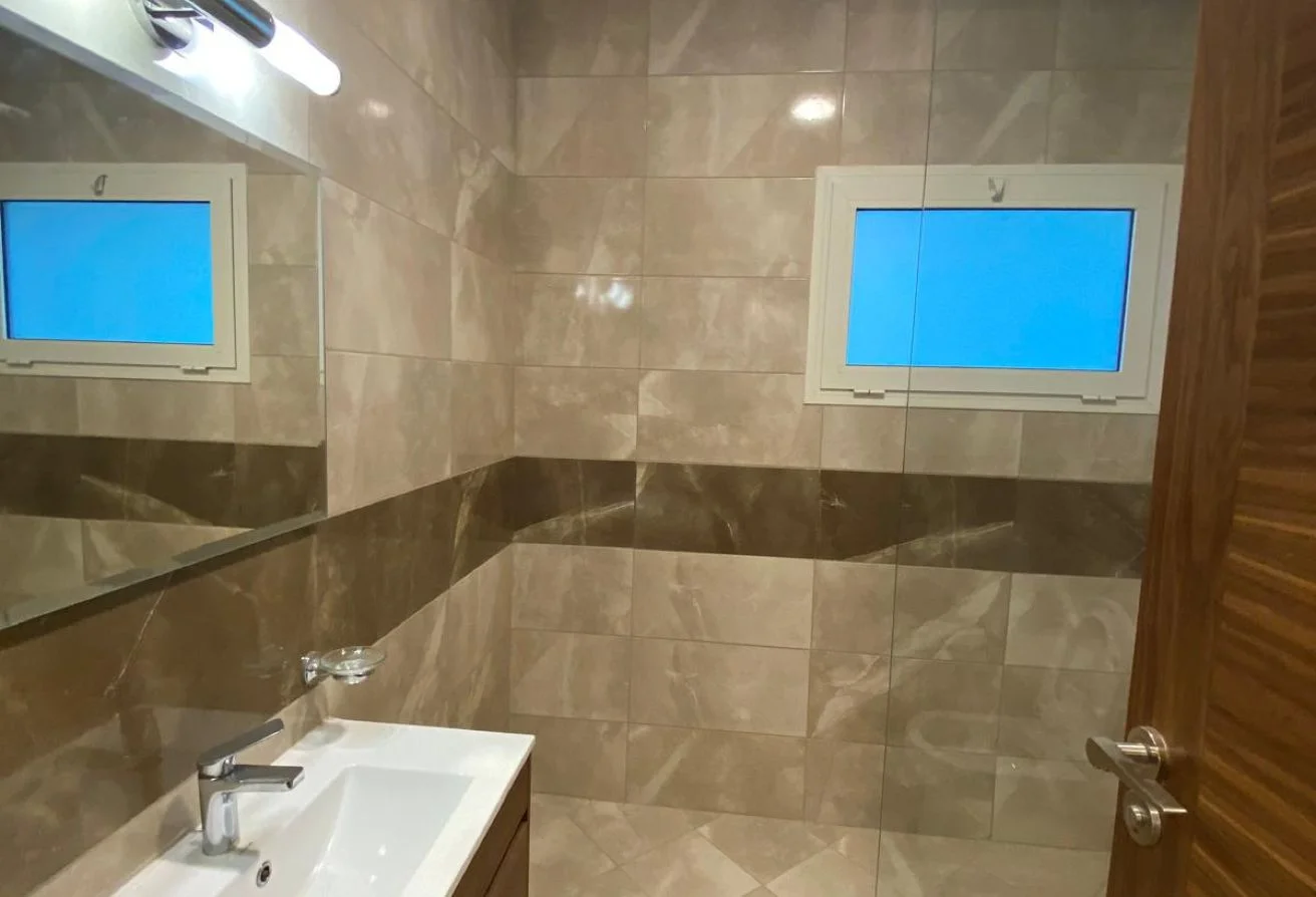 RENTED 2 BHK FF WITH TITLE DEED FRONT OF TRAM