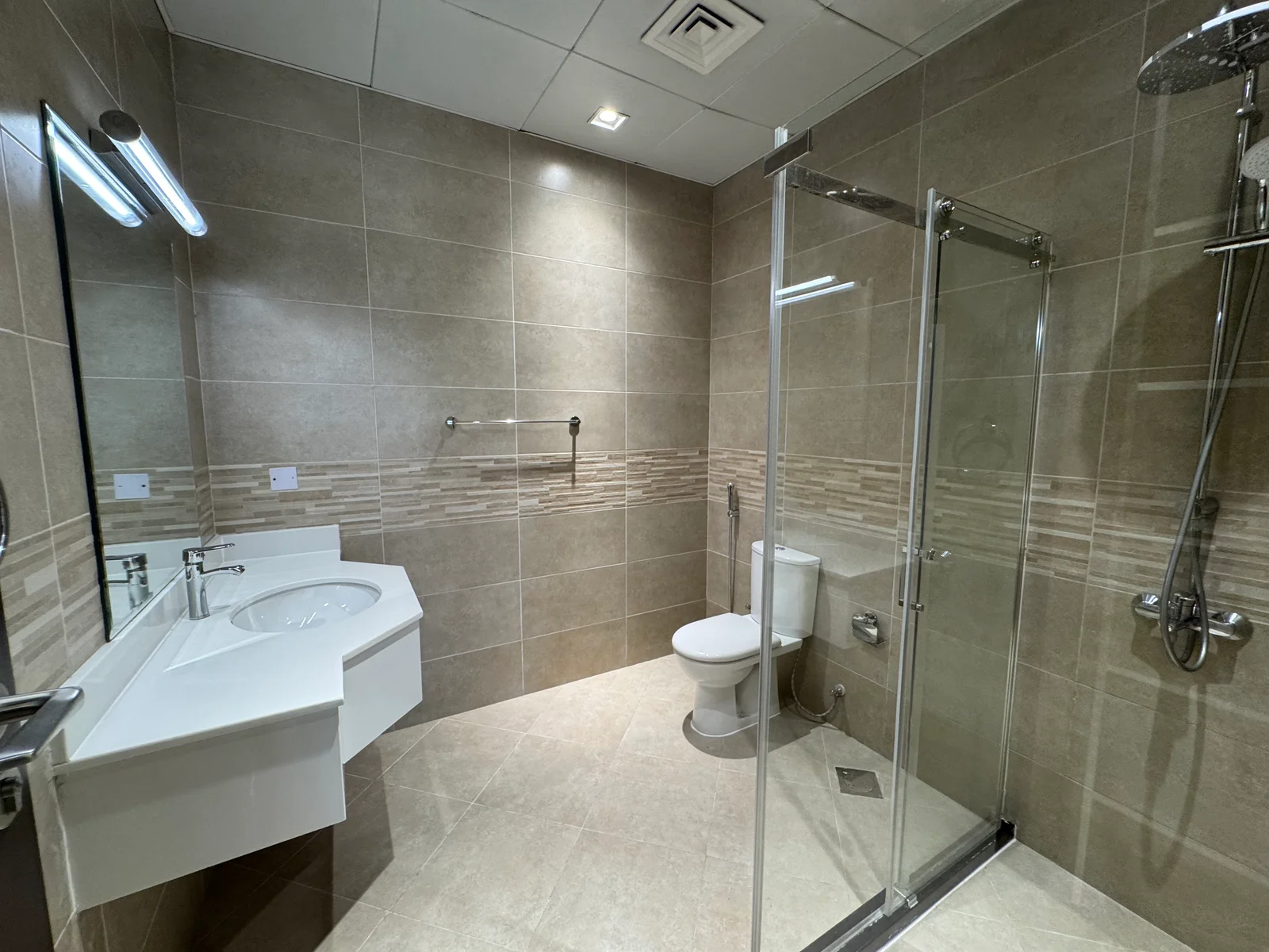 BRAND NEW 1BEDROOM FULLY FURNISHED WITH BALCONY