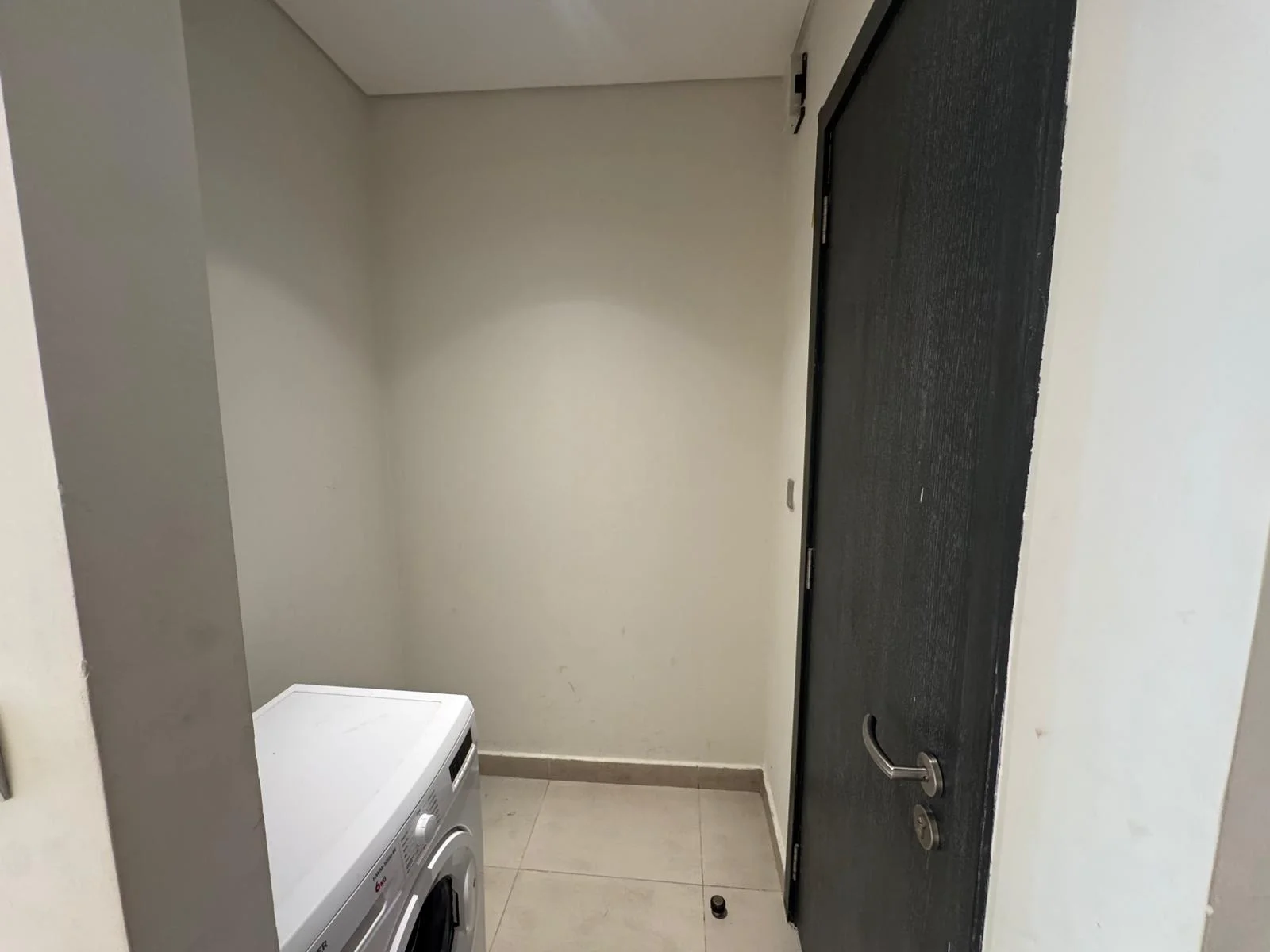 CLASSIC 1BEDROOM SEMI FURNISHED WITH BALCONY - view 3