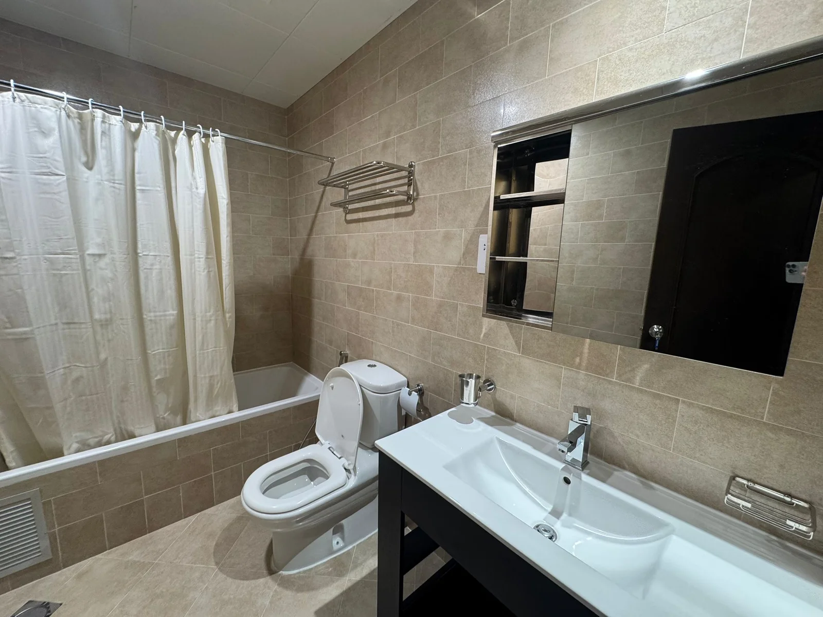 BRAND NEW 2+MAIDROOM WITH BILLS FULLY FURNISHED
