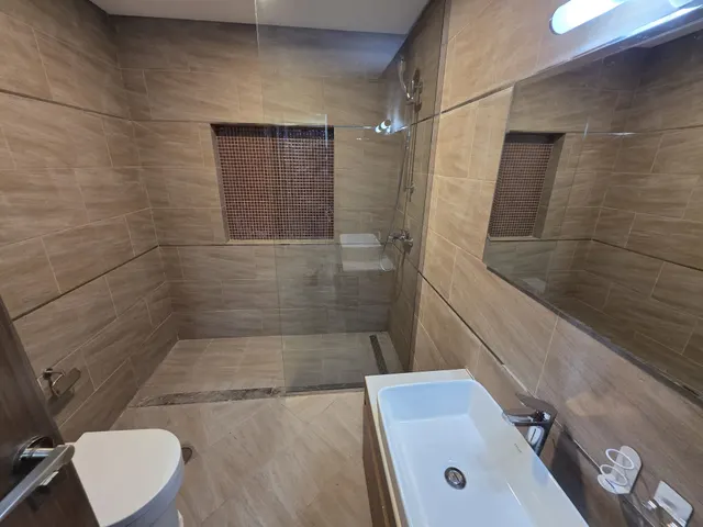 TITLE DEED 2BEDROOM FOR INVESTMENT NEAR STADIUM