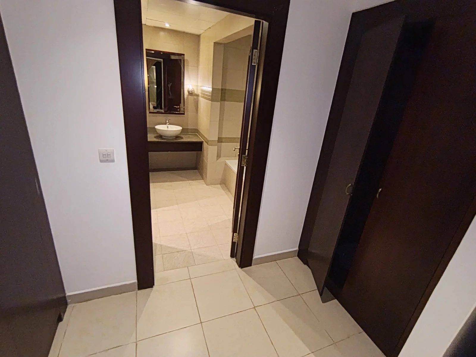 COZY ONE BEDROOM FULLY FURNISHED WITH BALCONY