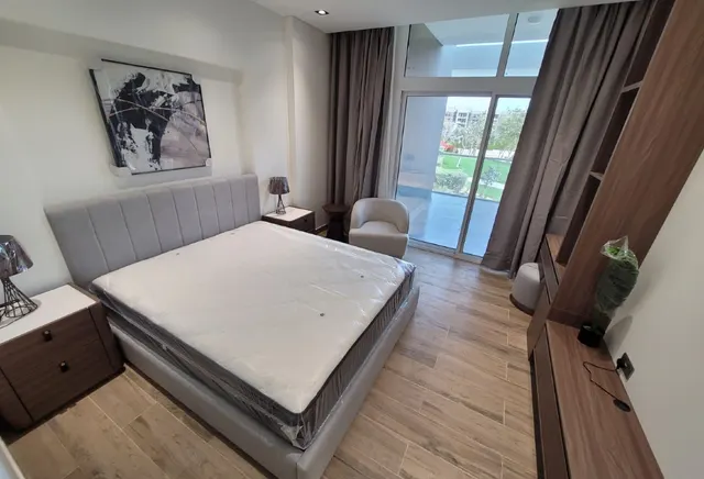 AMAZING 2 BHK PARK VIEW RENTED FF IN CRESCENT PARK