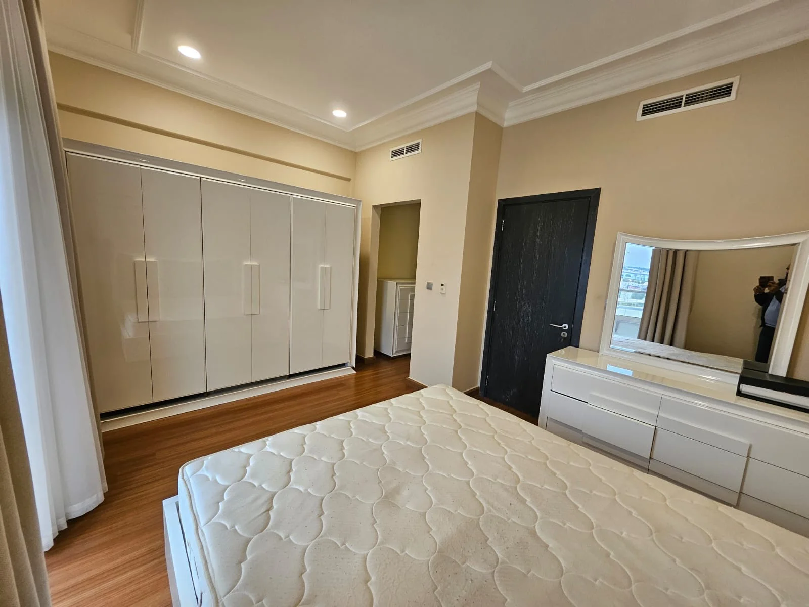 ELEGANT 2BHK FF SEE VEIW UPGRADED APARTMENT