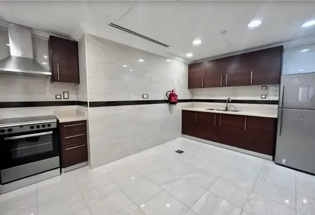 Semi-Furnished 2-bedroom apartment in Porto Arabia