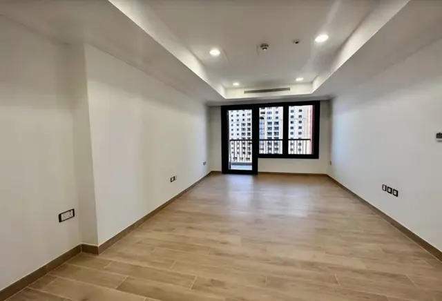Semi-Furnished 2-bedroom apartment in Porto Arabia