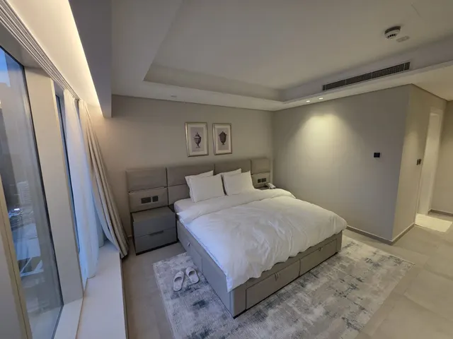 LUXURY 1BEDROOM FULLY FURNISHED BRAND NEW HIGH END