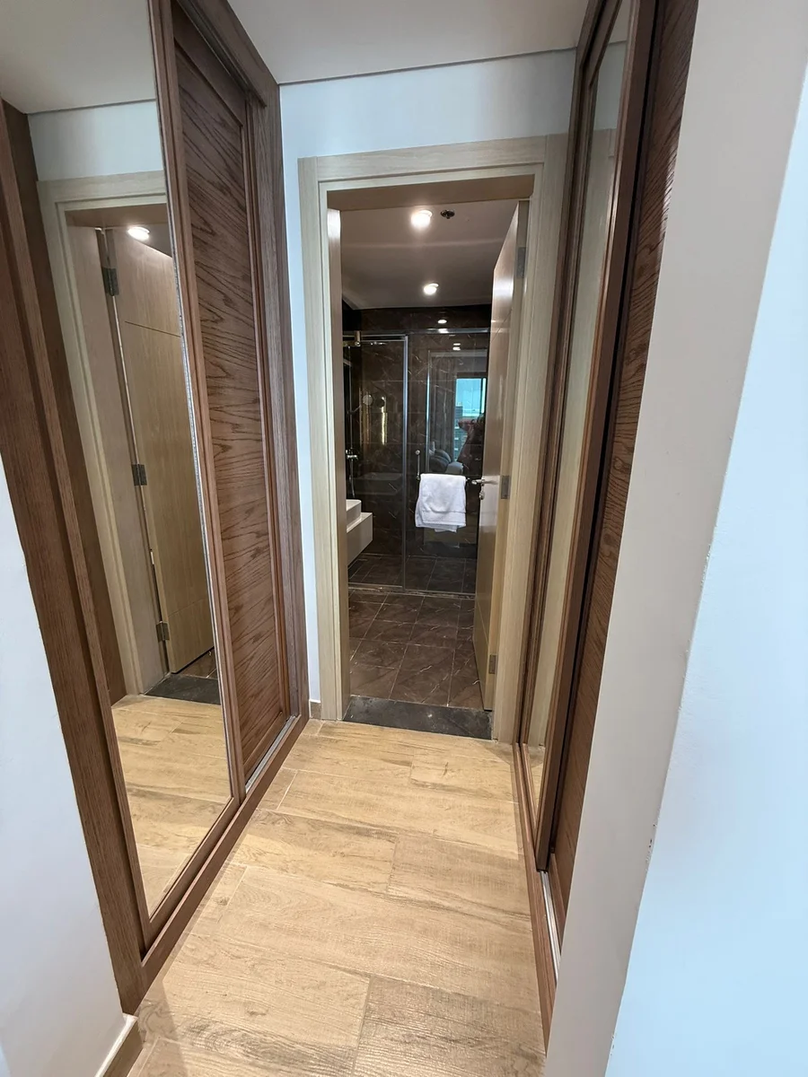 LUXURY SEE 1BEDROOM FULLY FURNISHED WITH BALCONY
