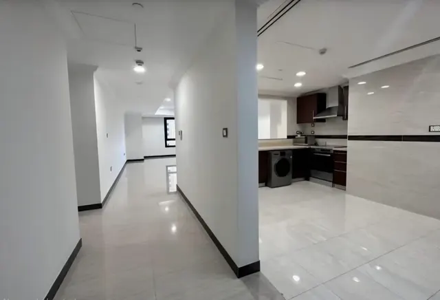 Semi-Furnished 2-bedroom apartment in Porto Arabia