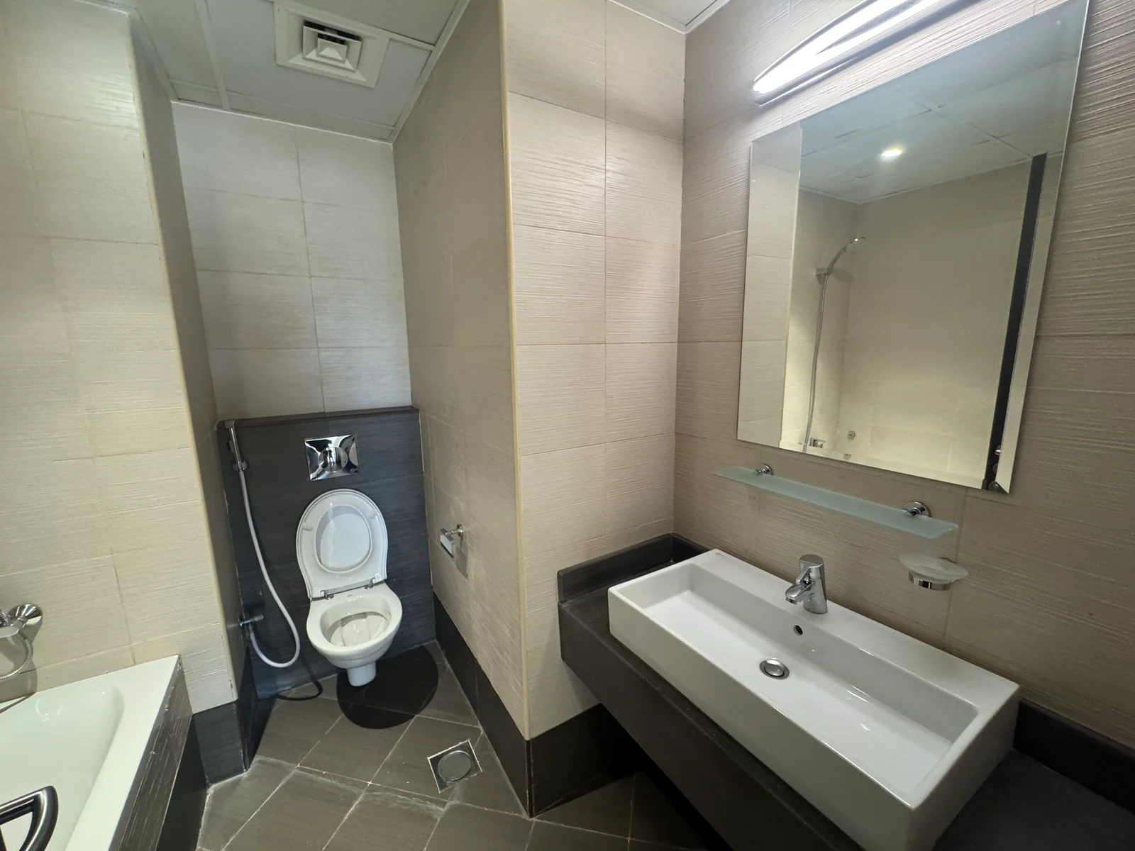 COZY 1 BEDROOM SEMI FURNISHED WITH BIG BALCONY
