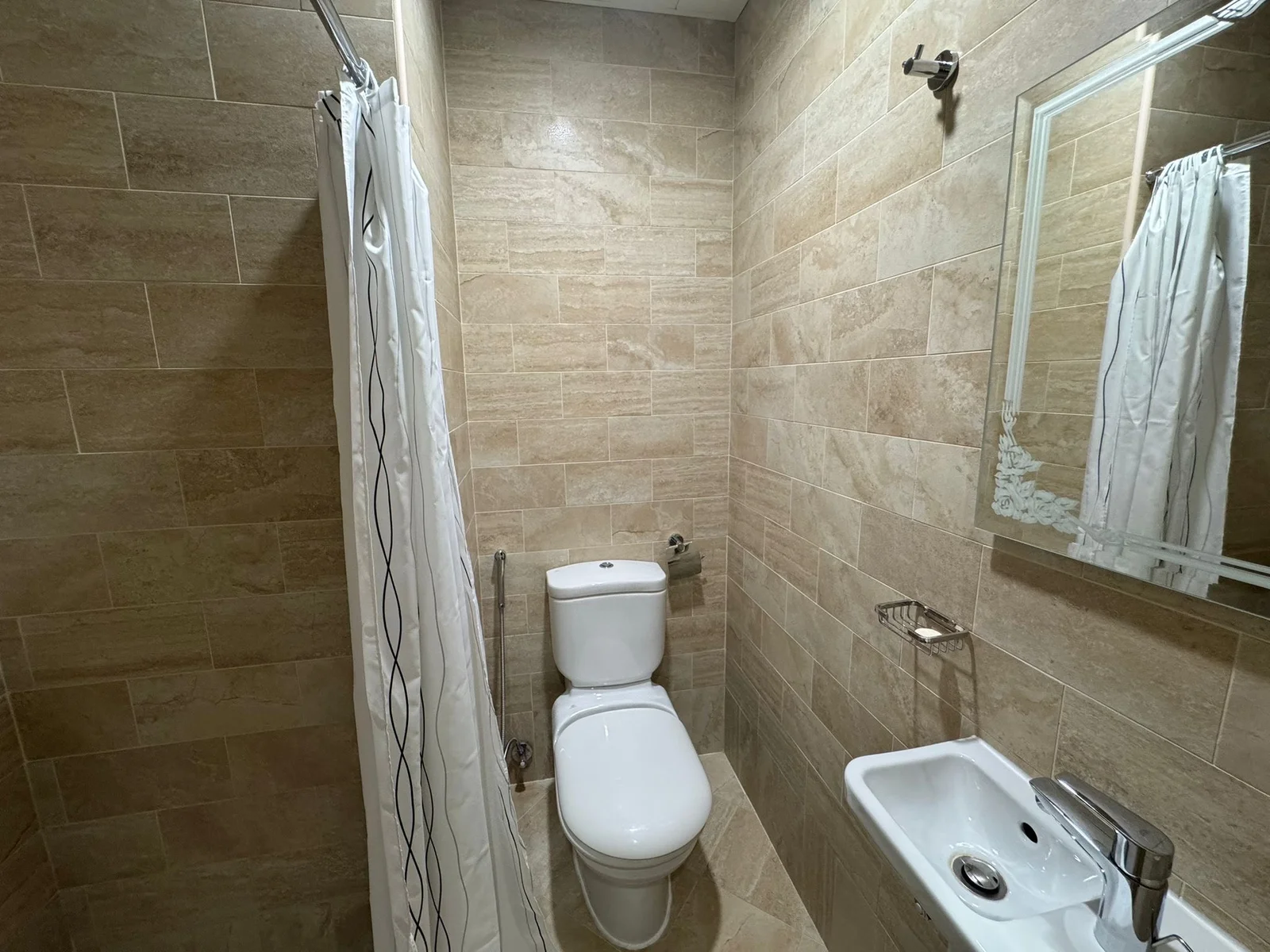 BRAND NEW 2+MAIDROOM WITH BILLS FULLY FURNISHED