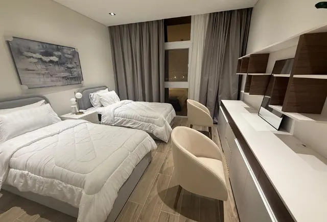 COZY 2 BHK FF PARK VIEW IN CRESCENT TOWER