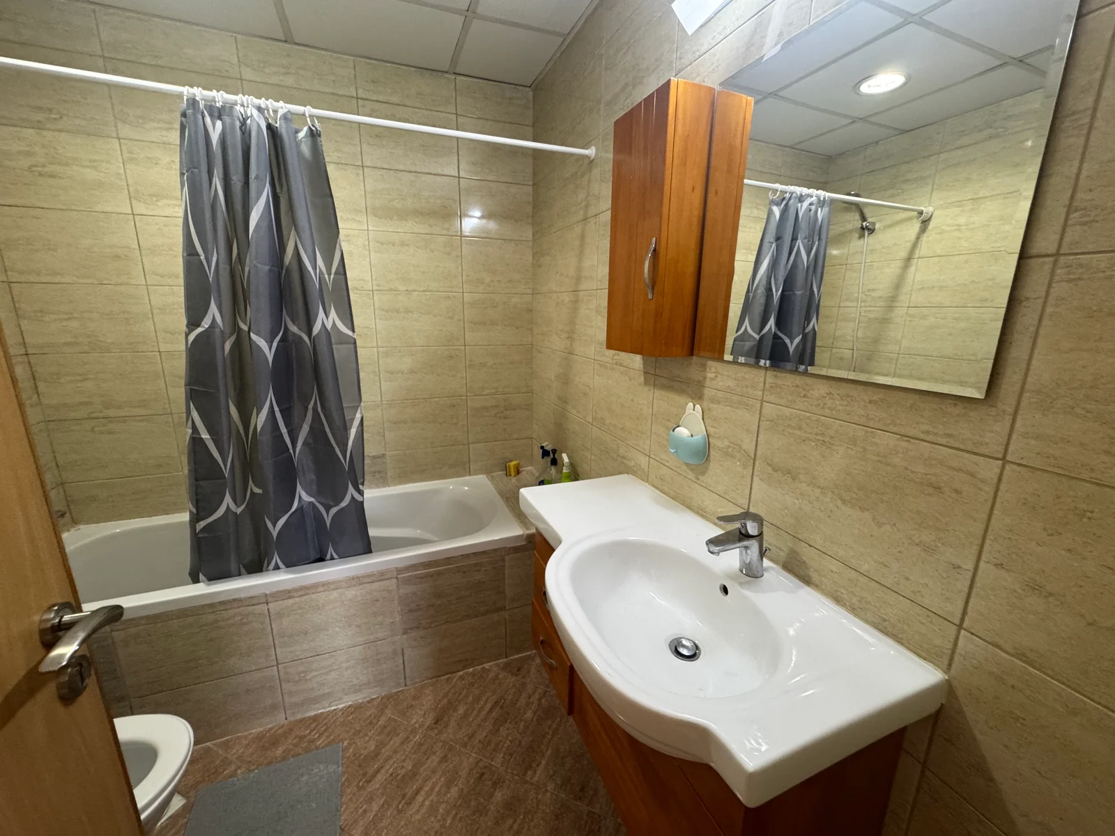 COZY 1 BEDROOM FULLY FURNISHED WITH BALCONY