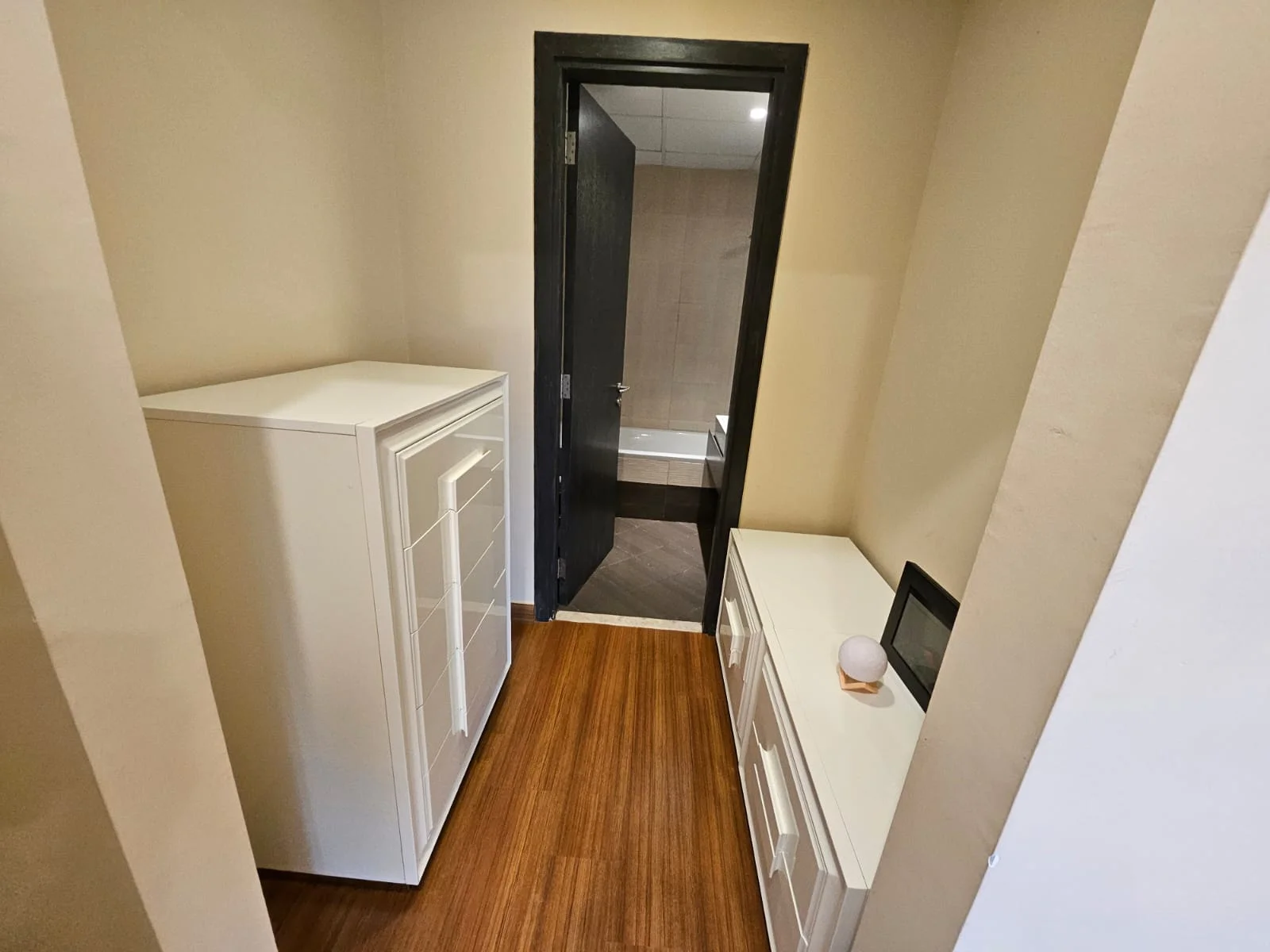 ELEGANT 2BEDROOM BRAND NEW FULLY FURNISHED BALCONY