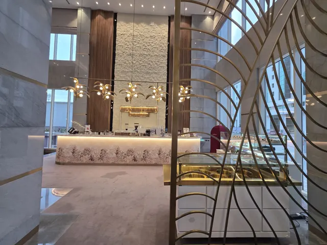 LUXURY 1BEDROOM FULLY FURNISHED BRAND NEW HIGH END