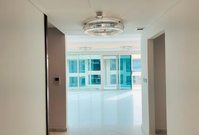 PRIME PEARL LOCATION – STUNNING VIEWS – ICONIC LIF