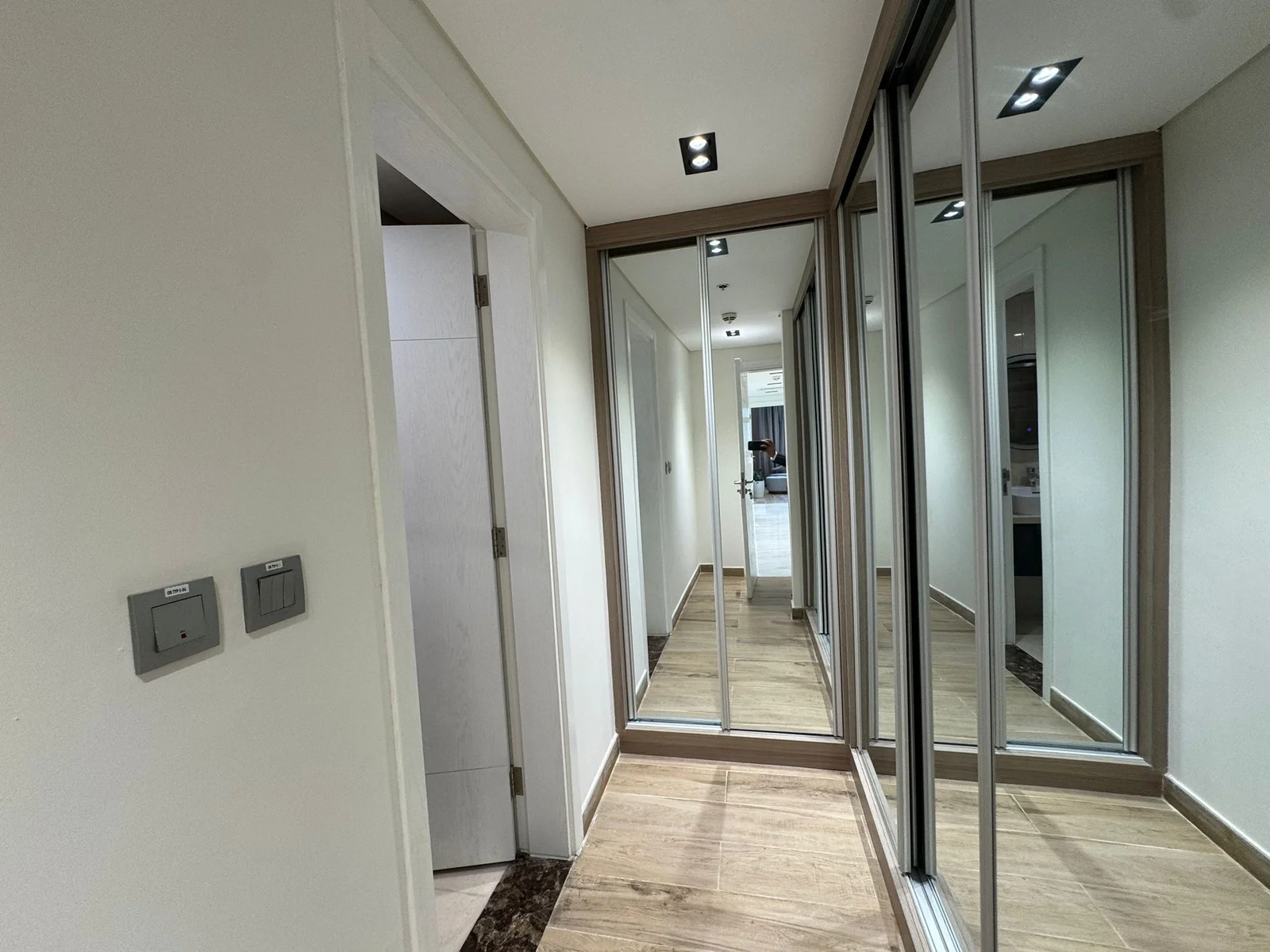 BRAND NEW 1 BEDROOM FULLY FURNISHED WITH BALCONY