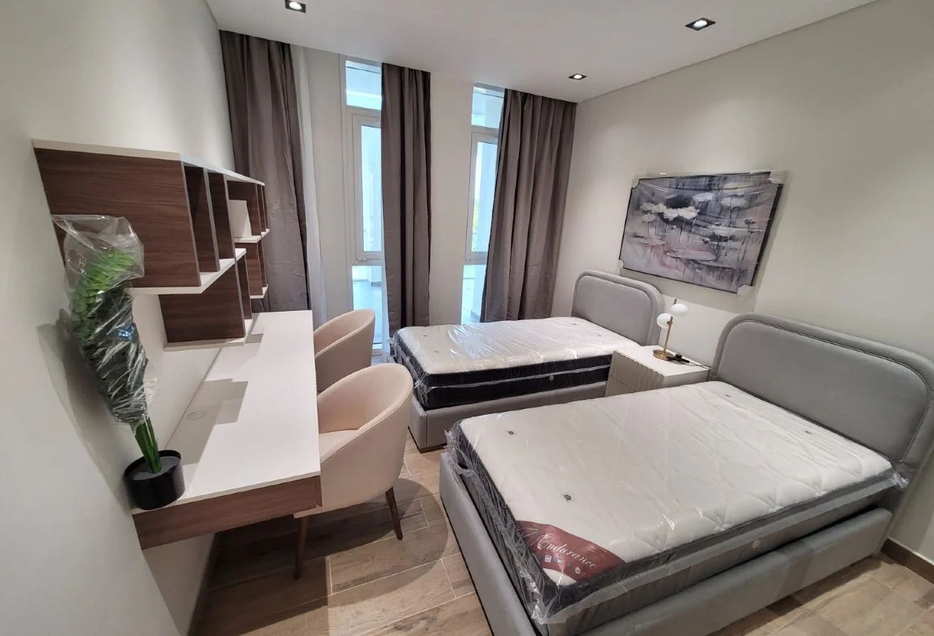 AMAZING 2 BHK PARK VIEW RENTED FF IN CRESCENT PARK