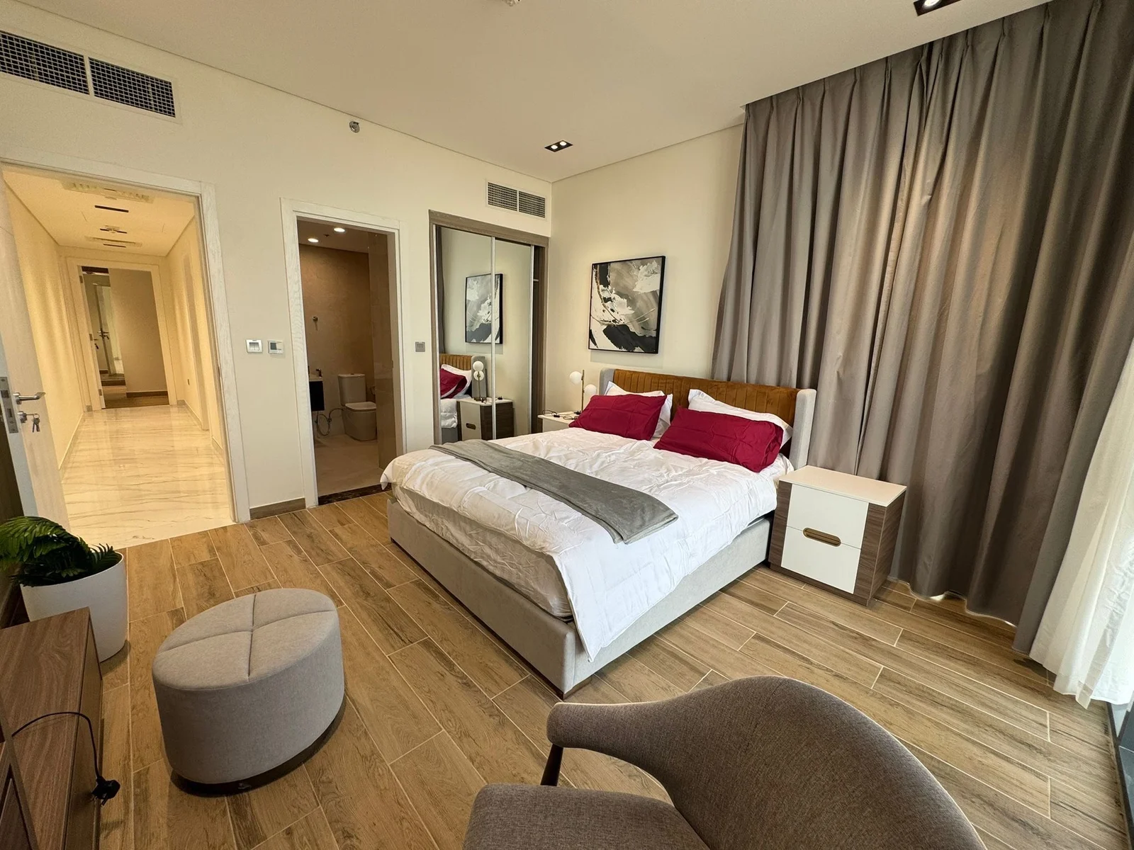 BRAND NEW 1 BEDROOM FULLY FURNISHED WITH BALCONY