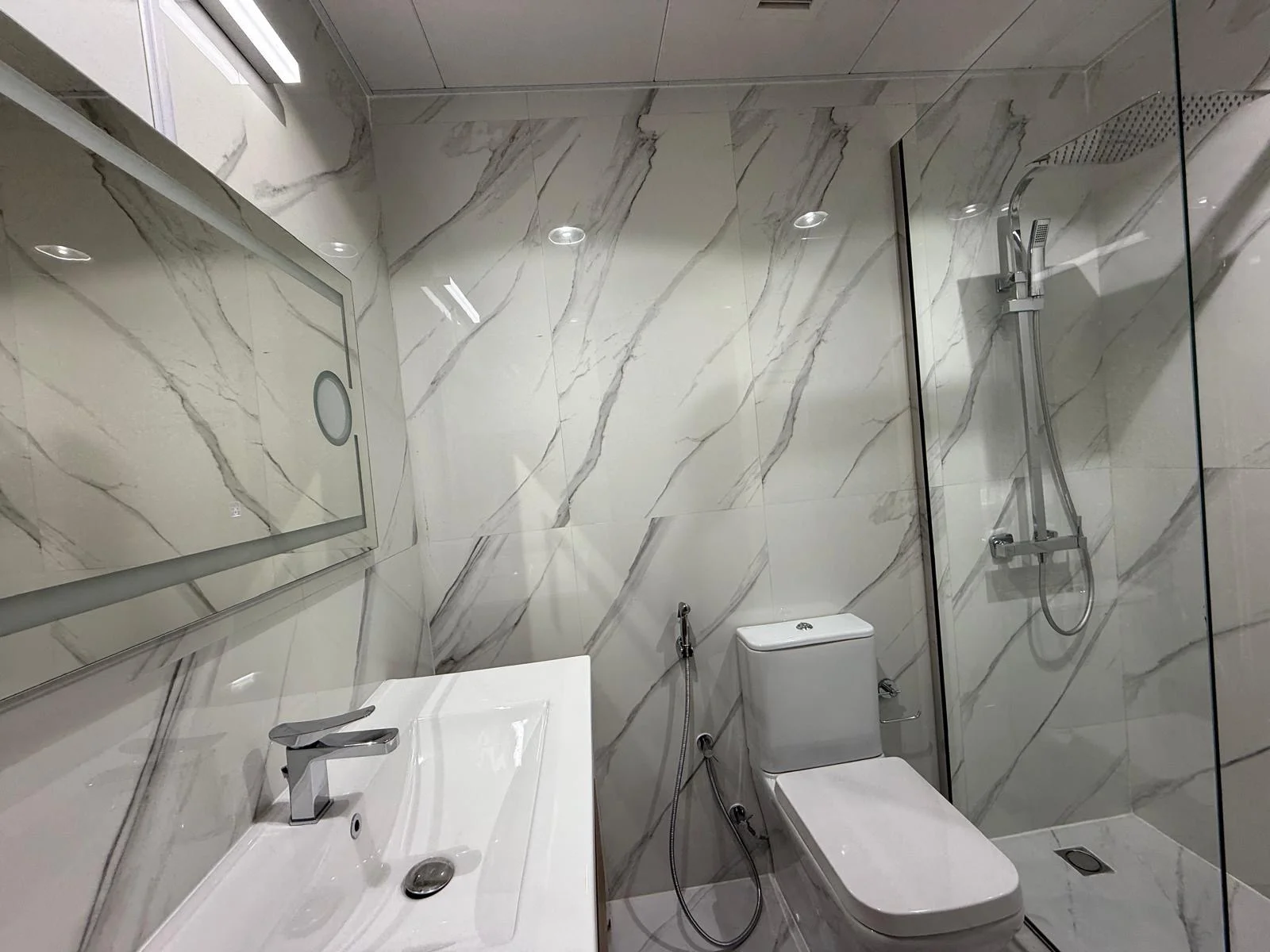 LUXURY 1BHK FF SEE VIEW MARINA WITH BALCONY 