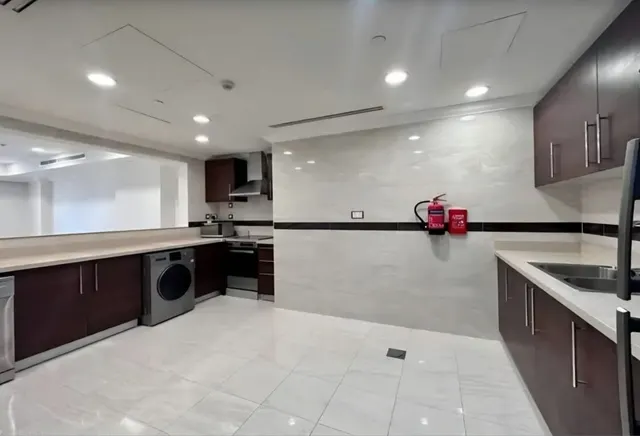 Semi-Furnished 2-bedroom apartment in Porto Arabia