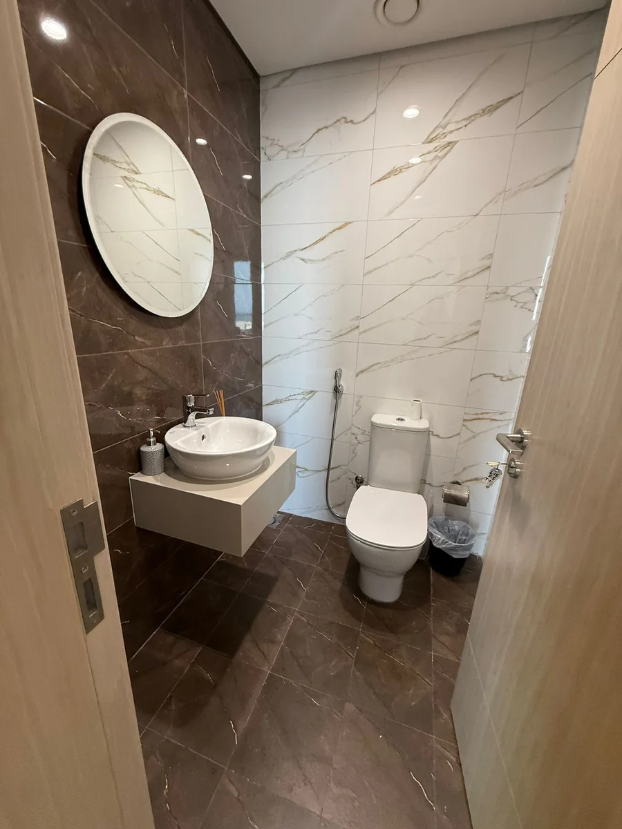 LUXURY SEE 1BEDROOM FULLY FURNISHED WITH BALCONY
