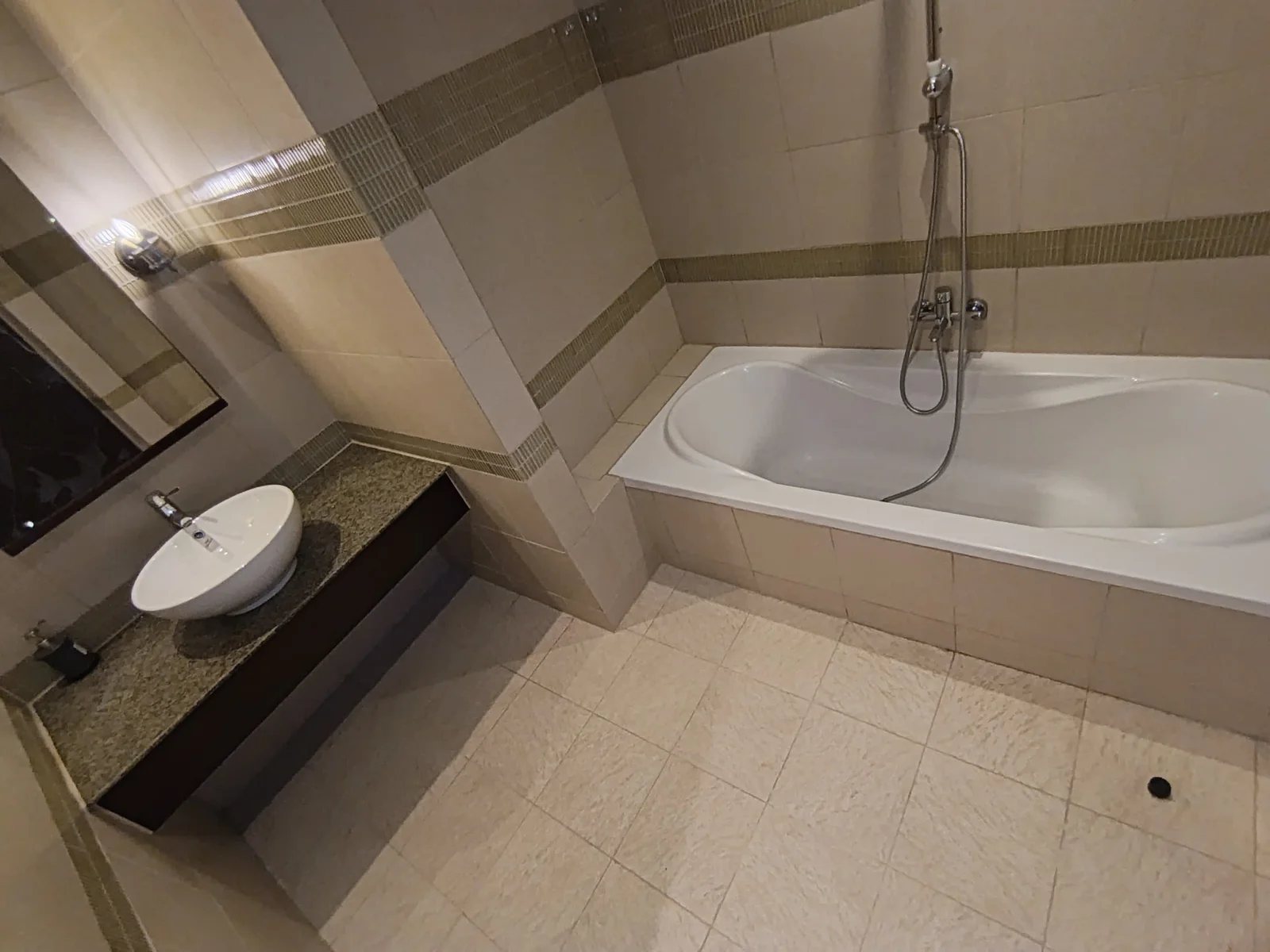 COZY ONE BEDROOM FULLY FURNISHED WITH BALCONY