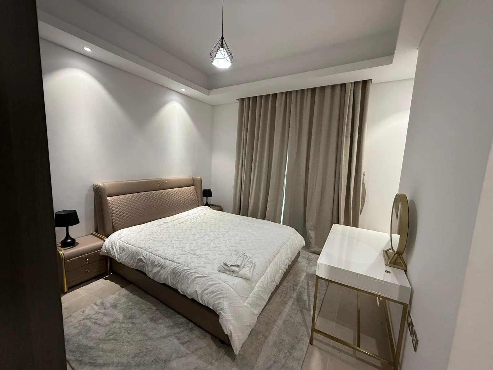 LUXURY 2BEDROOM FULLY FURNISHED WITH BALCONY
